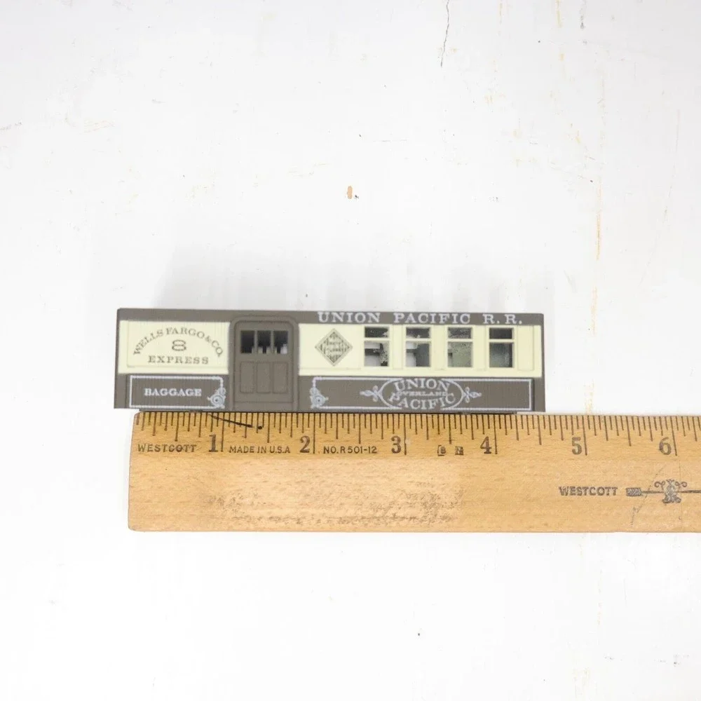 Roundhouse Products HO Scale Union Pacific Wells Fargo Express Baggage Car #8